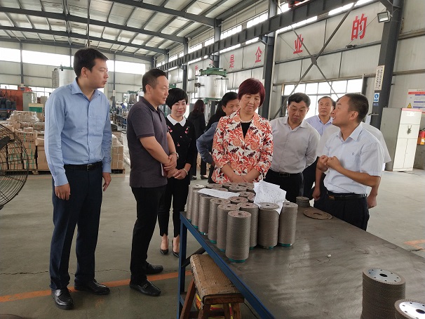 省人大常委會(huì)常務(wù)副主任、黨組書記王玲一行來湖北昌利公司視察