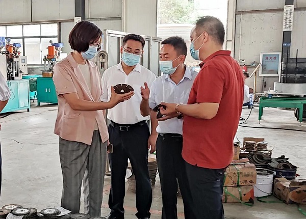 鄂州市委常委、統(tǒng)戰(zhàn)部部長(zhǎng)鄒霞一行蒞臨昌利公司調(diào)研指導(dǎo)
